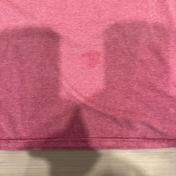 Men’s XL Red Tshirt with Fender print. Preworn with a few grease spots - Picture 5 of 7